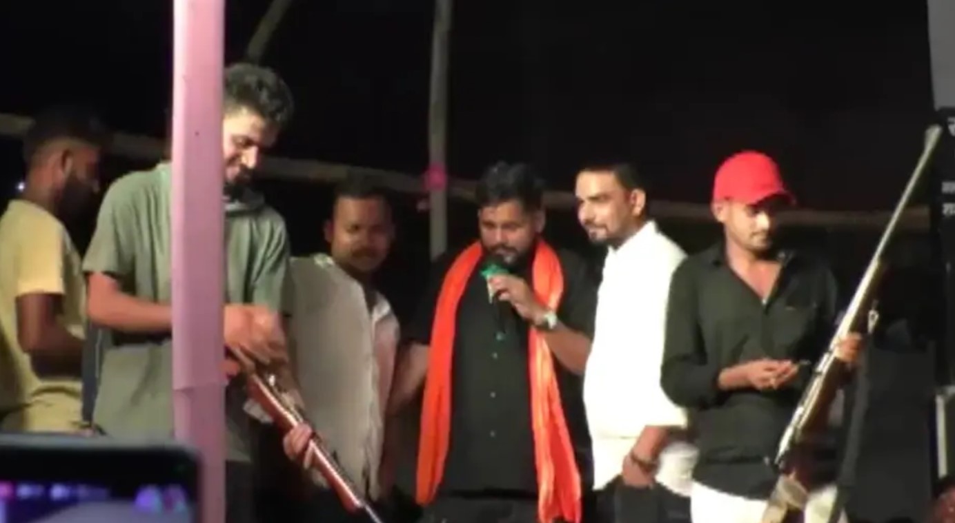 Bihar: A singing program was going on during the Shraddha, then firing started on the stage, Video